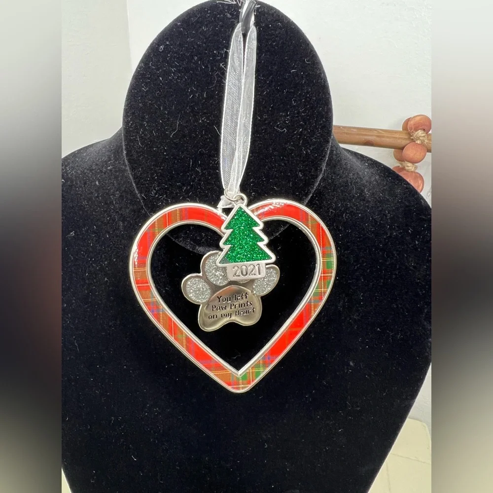 Paw Prints In Memory Heart Christmas Ornament (Date can be removed)